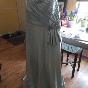 Size 24 mint green Jessica Howard formal